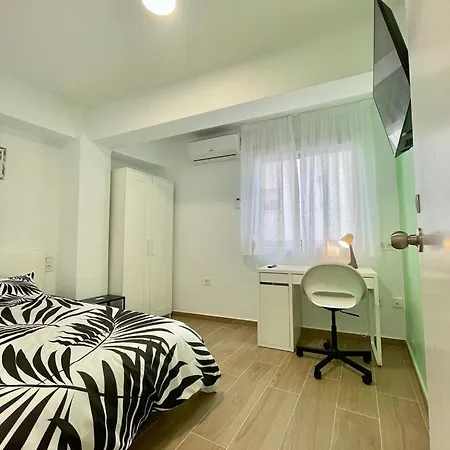 P5 Beautiful & Shiny Apartment Malaga